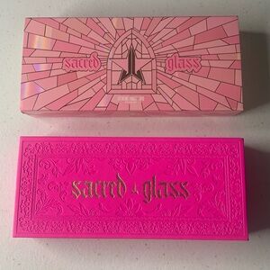 Jeffree Star Cosmetics Sacred Glass Extreme Frost Highlighter Palette